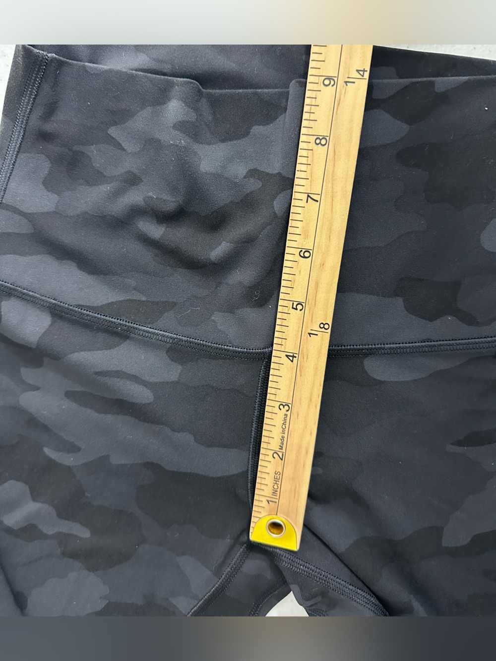 lululemon Sz 4 Women’s Ankle Leggings Black & Gray Camo Yoga Athletic Pants - Picture 8 of 9